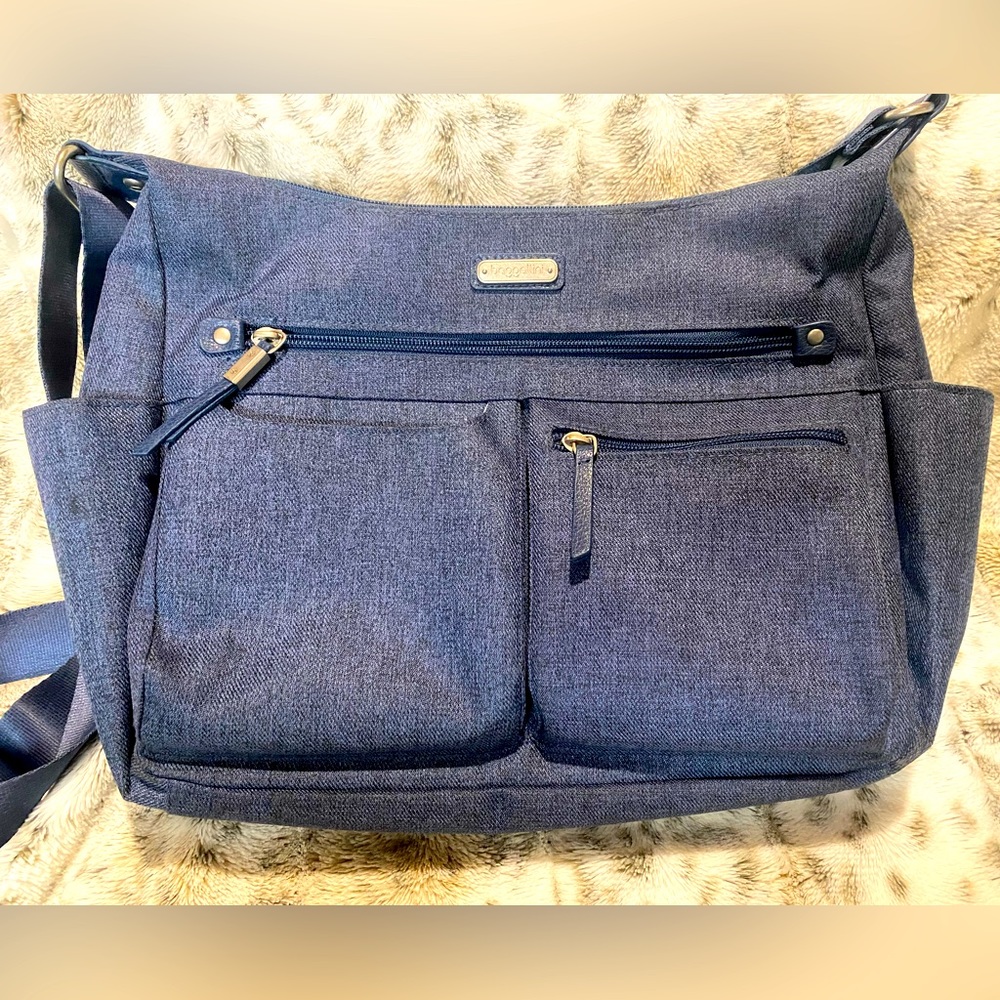 Bagagallini handbag in denim blue lots of pockets